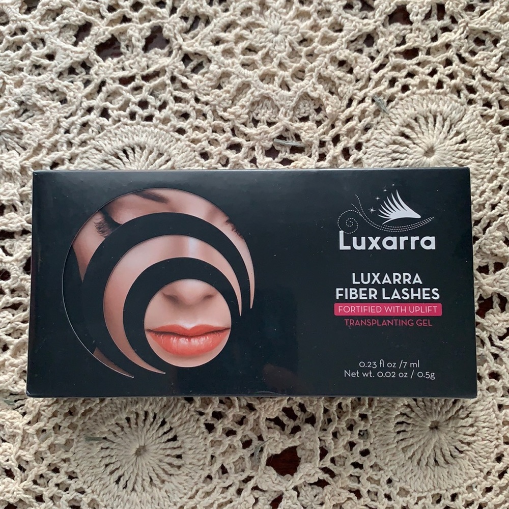 Luxarra fiber lashes transplanting gel.